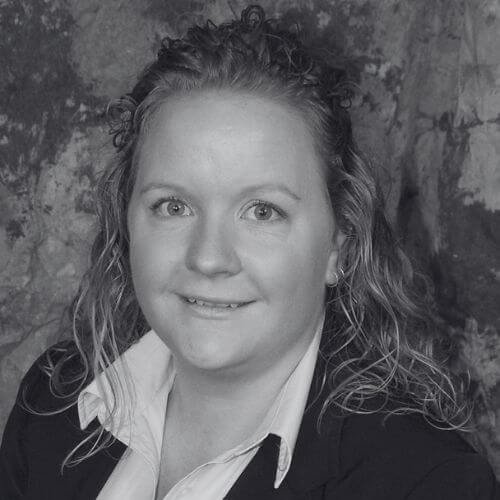 laura Tweddle headshot